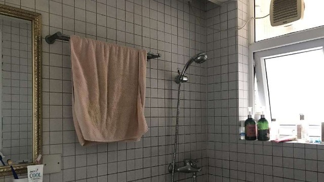 衛(wèi)生間窗戶貼磨砂膜和掛窗簾哪個好？